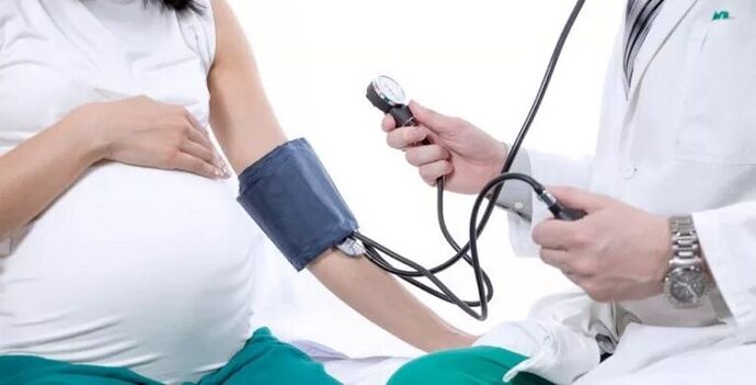 Mesurer la tension artérielle pour les varices pendant la grossesse
